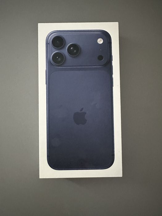 Iphone 17 pro max blue