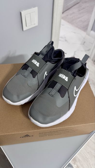 Продам детские кроссовки Nike