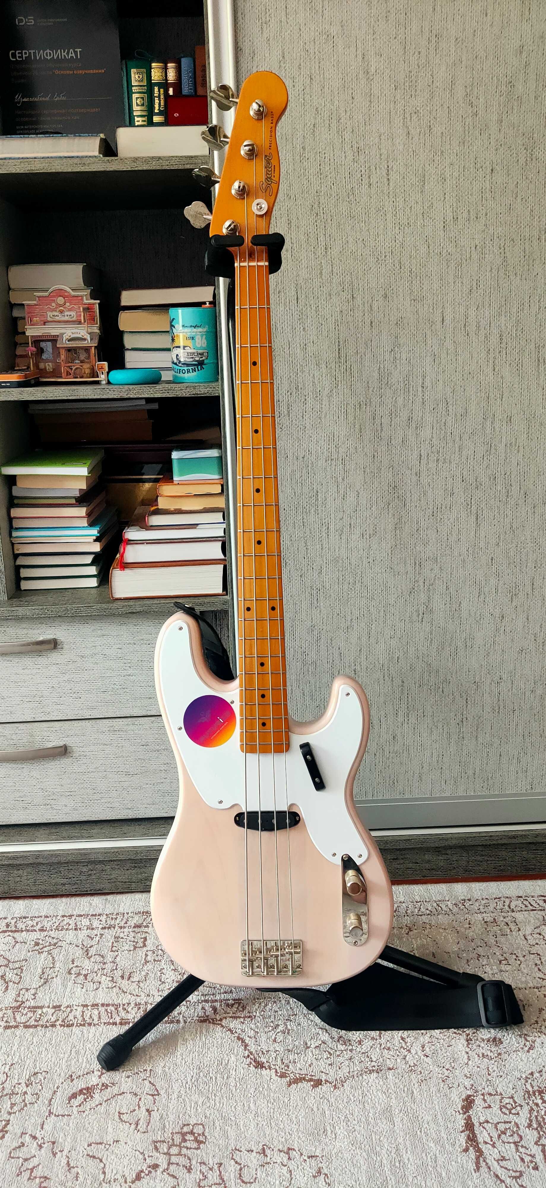 Продам бас Squire vibe classic и комбик Fender rumble 40