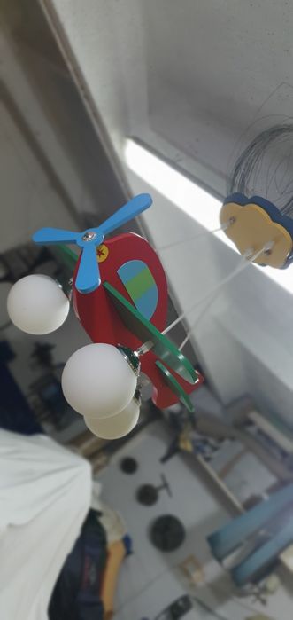 Продам люстру детскую