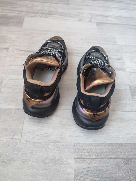 Дамски черни маратонки