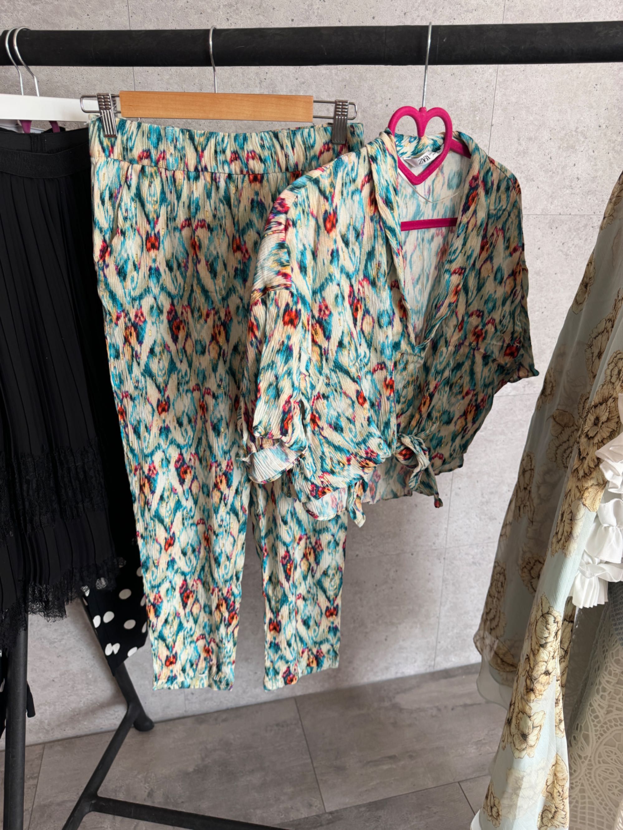 ZARA комплекти , дрешки