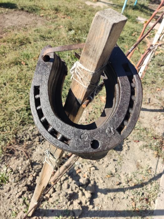 Подковы новые в количестве 28 штук цена за штуку 3000 тенге