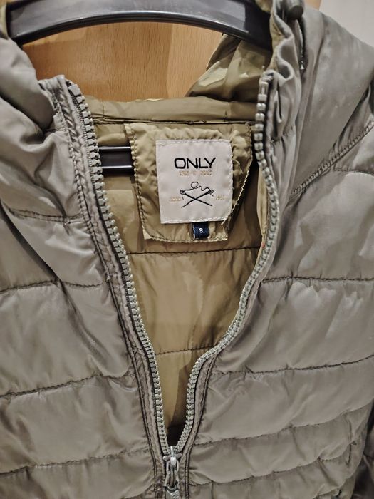 Яке Only, анцунг Balenciaga, блуза Reserved