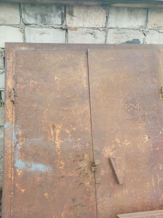 Продам мошную двух сторонню дверь