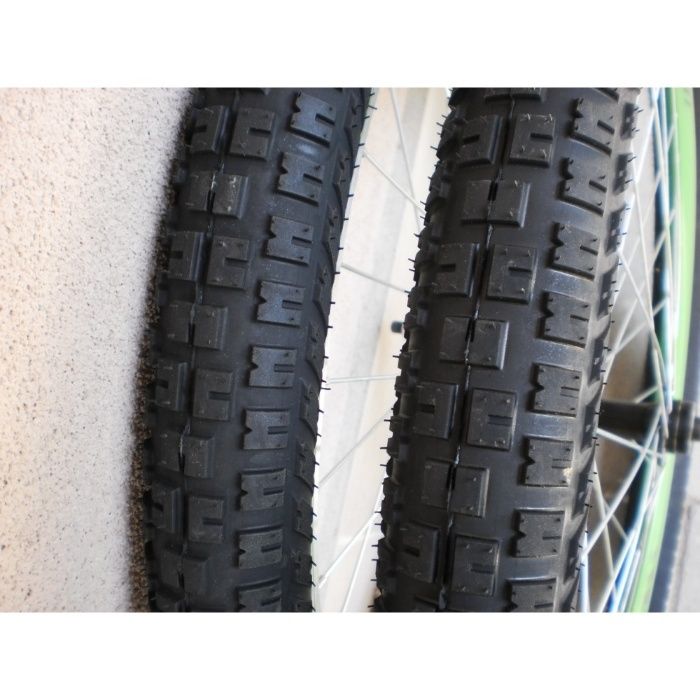 Външни гуми за планински велосипед колело DEFENDER (26x2.35) (60-559)