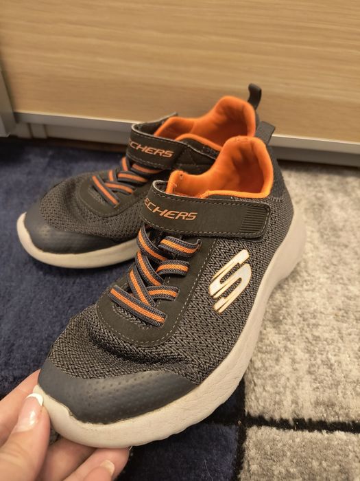 Adidași firma Sketchers Nr 35