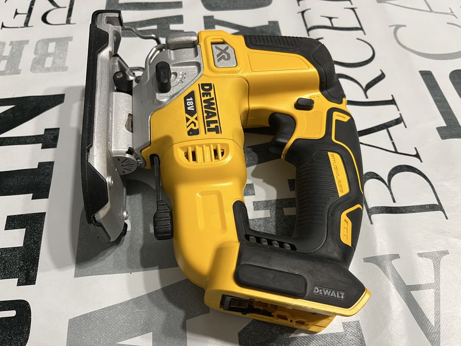 Прободен трион Dewalt DCS334- перфектен