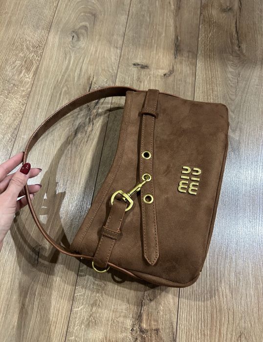 Нова чанта от велур (miu miu)