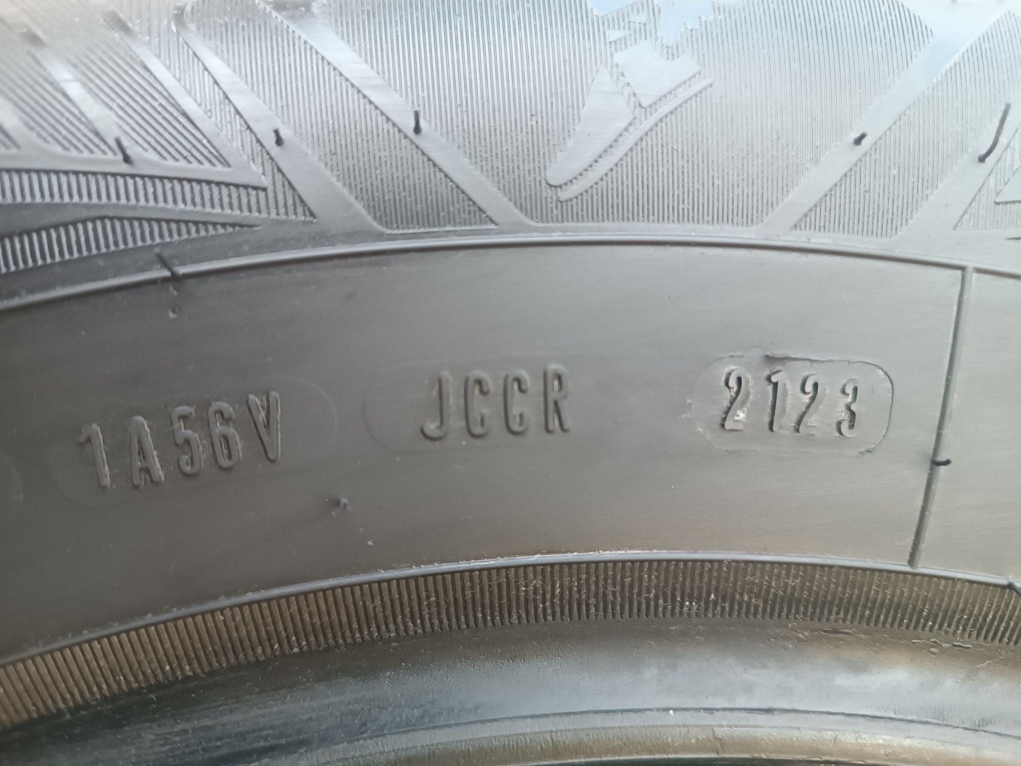 215/65/16 Goodyear Дот 2123
