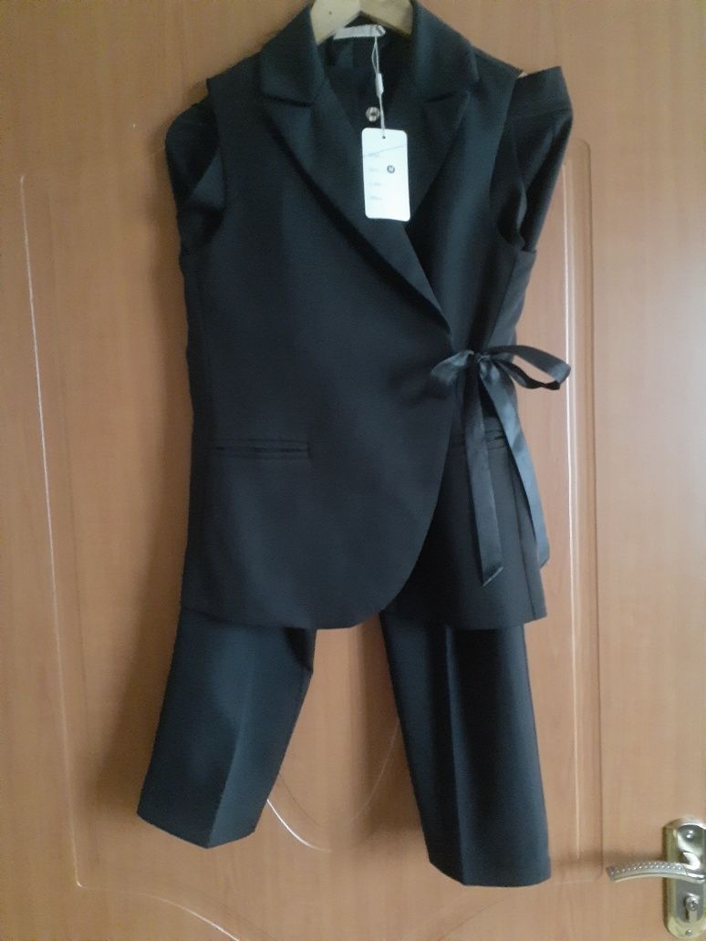 Новый костюм 44-46р,10000т