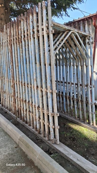 Vând schela metalica.200 mp