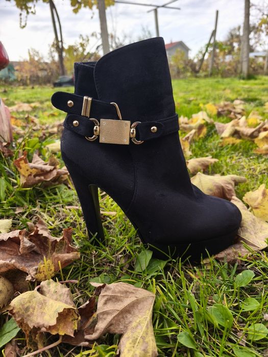 Високи велурени боти