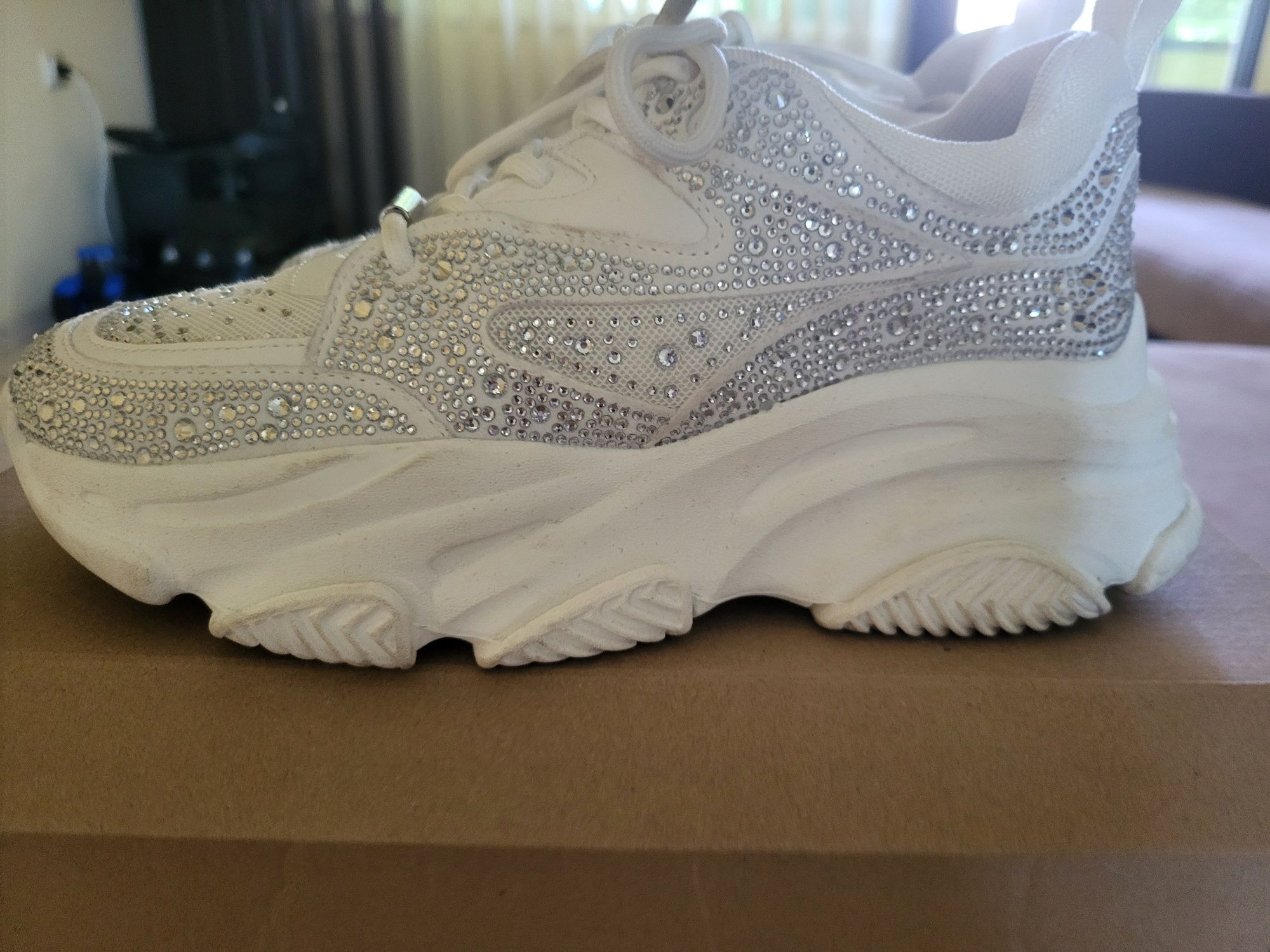 Жесток модел на Steve Madden