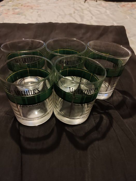 Три комплекта чаши