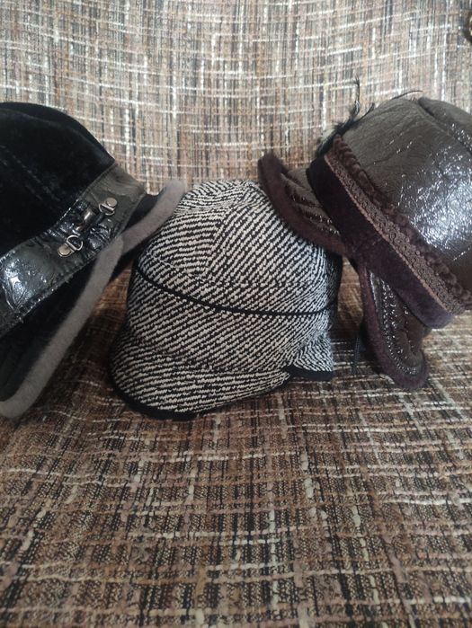 Женские шапки тёплые б/у