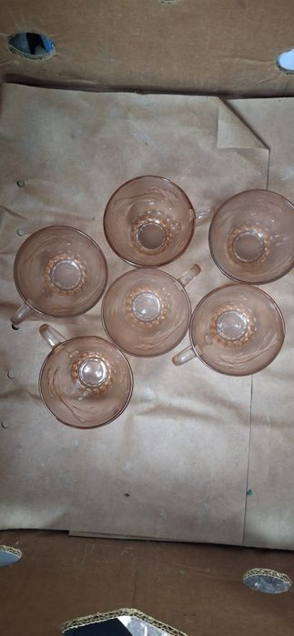 Всичко в розово стъкло