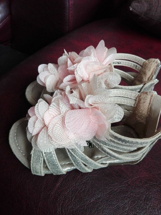 Сандалки и обувки нa Zara Нови!