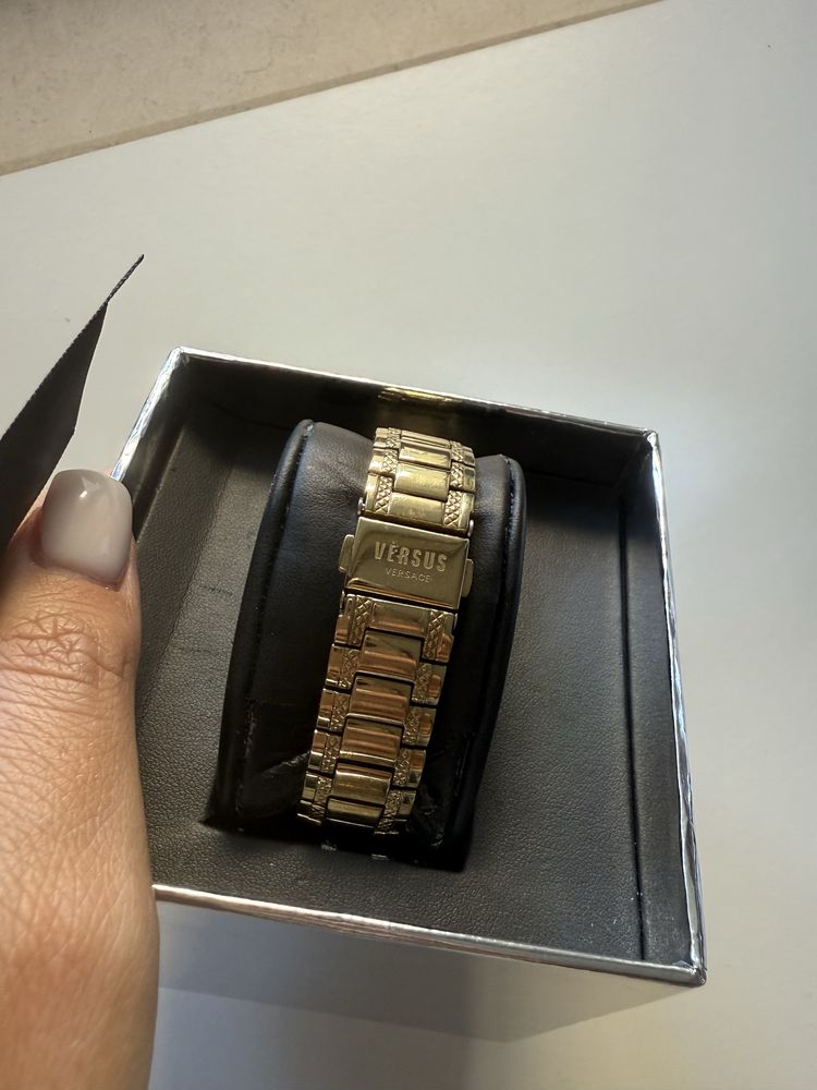 Дамски часовник Versus Versace златен с кутия