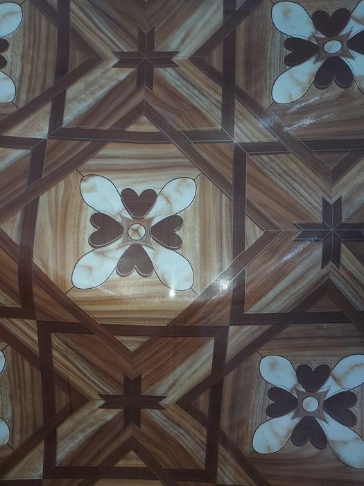 Linoleu model floare maron 519lei, floare gri549 lei 2x20 m rola