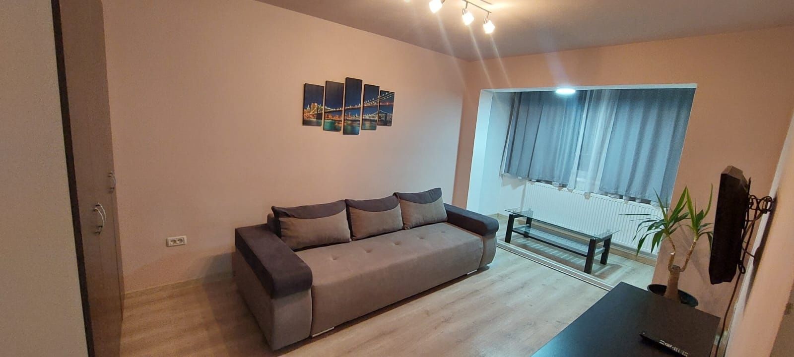 Închiriez apartament 3 camere,zona Vlaicu