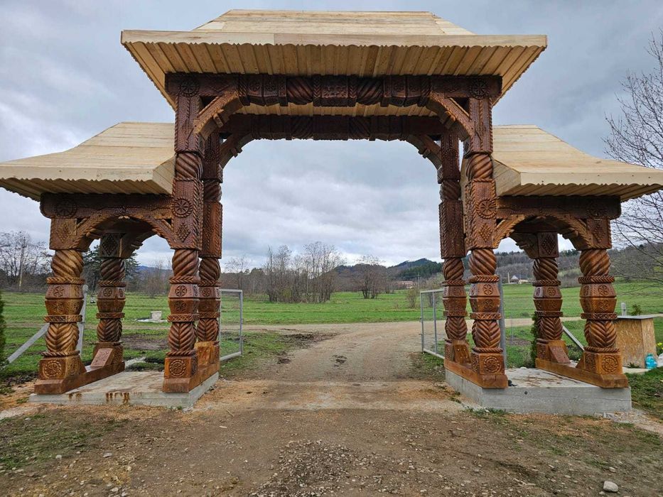 Porti maramuresene, foisoare ,leagane ,casute si terase din lemn