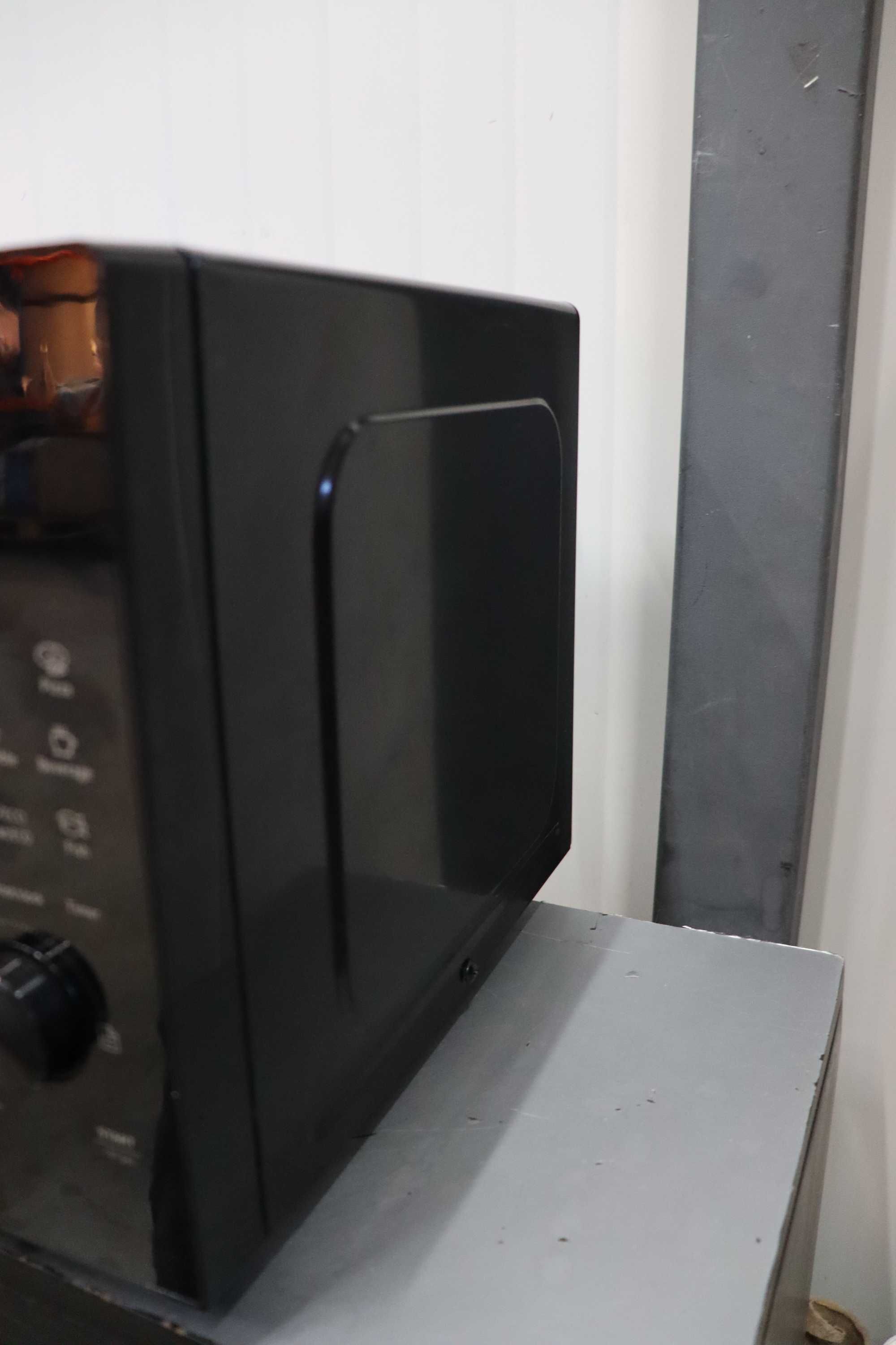 Hisense 23L микровълнова фурна 800W, размразяване, Smart Cook