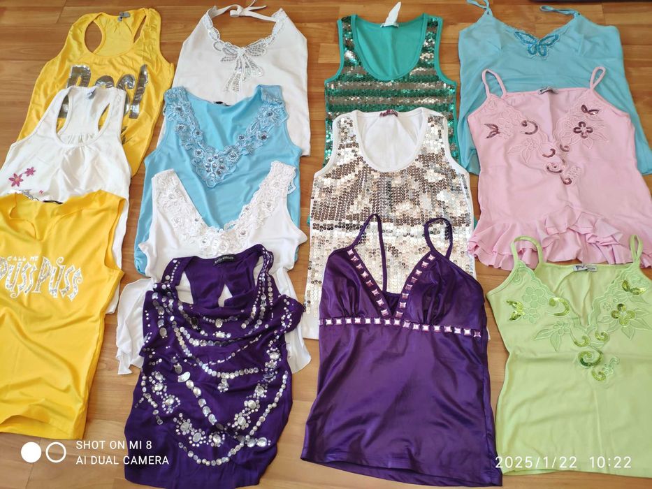 Дамски тениски ,блузи ,потници ,поли