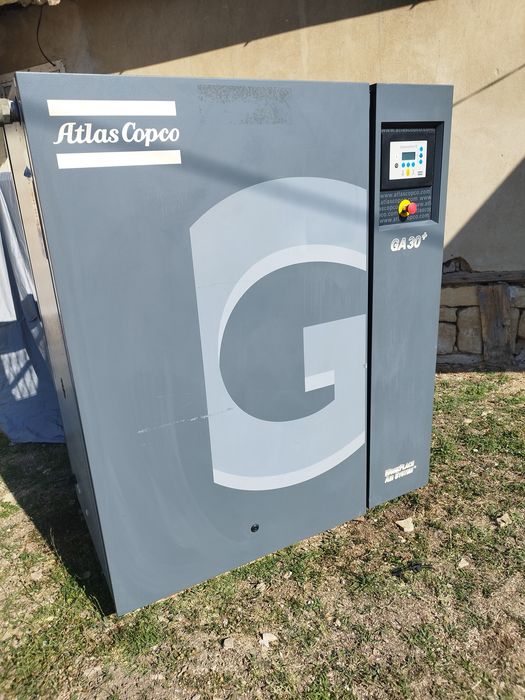 Продавам винтов компресор