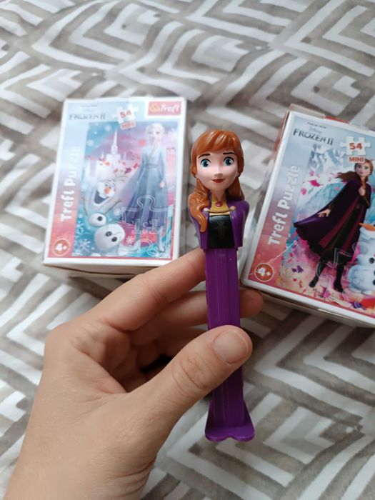Два пъзела + Играчка Pez, Forozen, Елза и Ана замръзналото