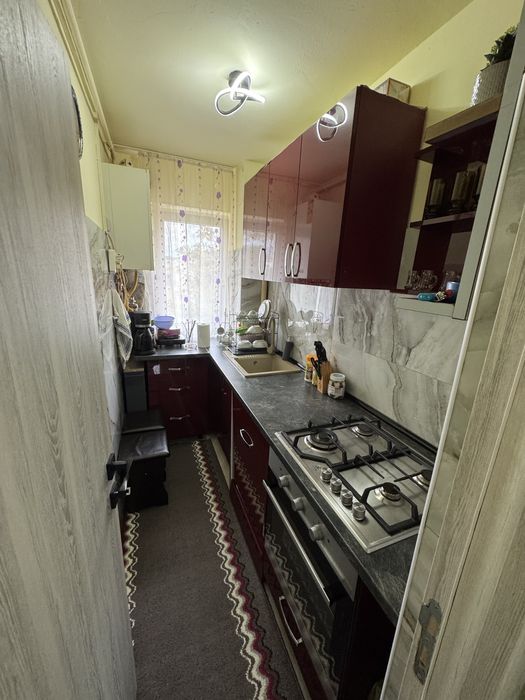 Vand apartament cu 3 camere mobilat