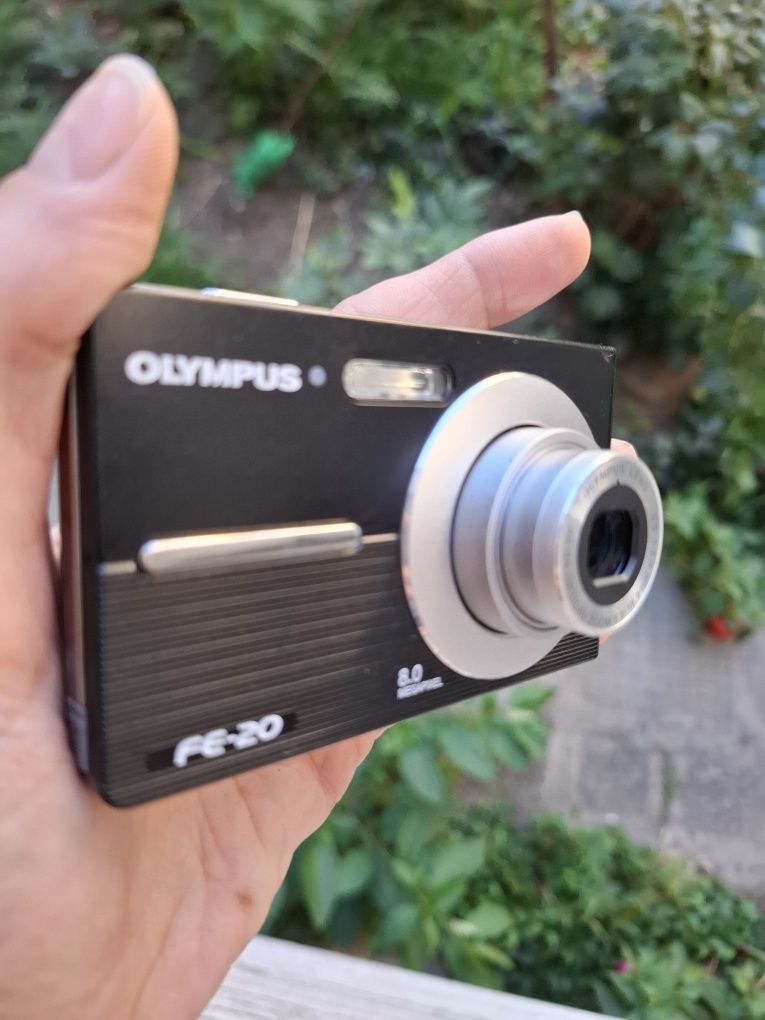 Компактен дигитален фотоапарат OLIMPUS FE-20
