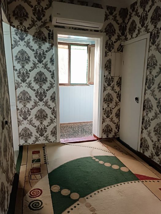 Zarafshondan 2 xonalik 1 etajdan 3 mikrarayondan uy sotiladi