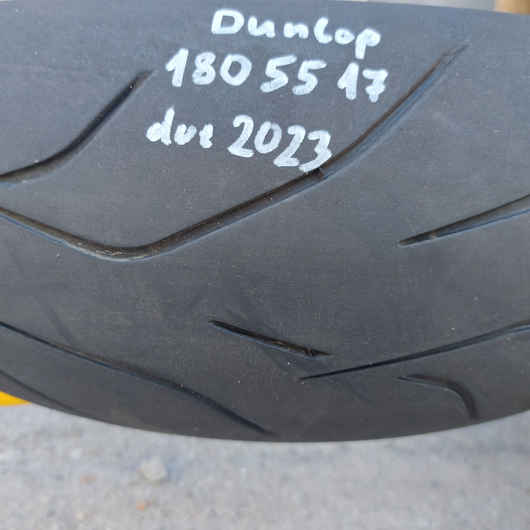 180/55/17"Dunlop. Dot2023