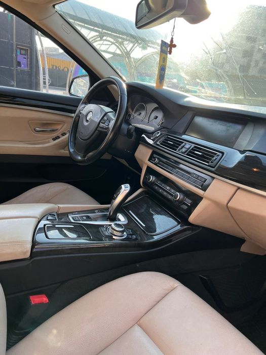 BMW Seria 5 F10 520D automat trapa piele keyless