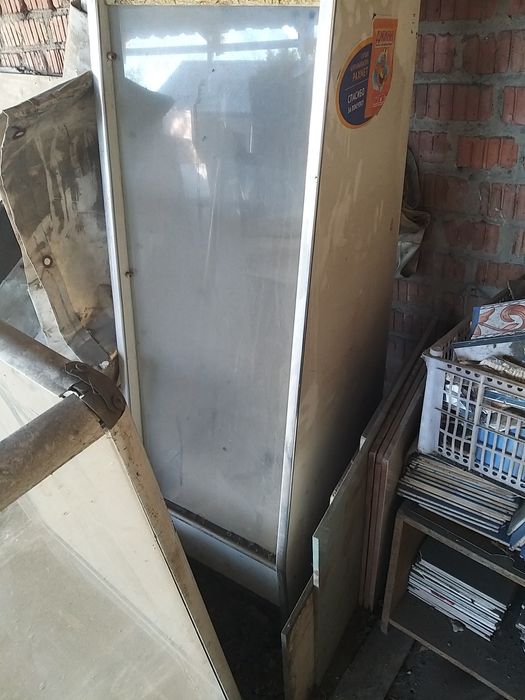 Продам витрины б/у