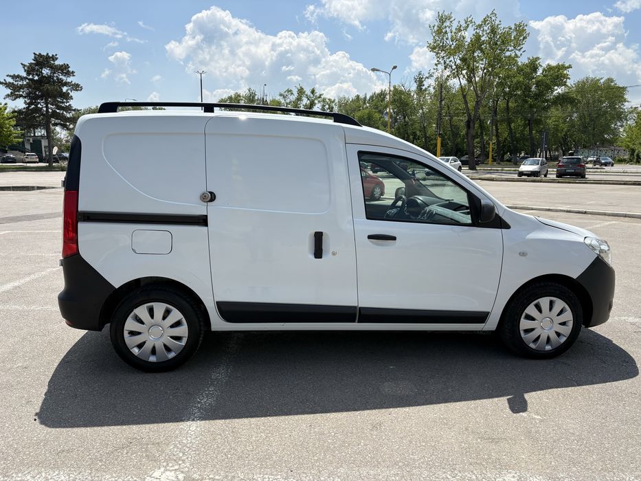 Vand Dacia dokker