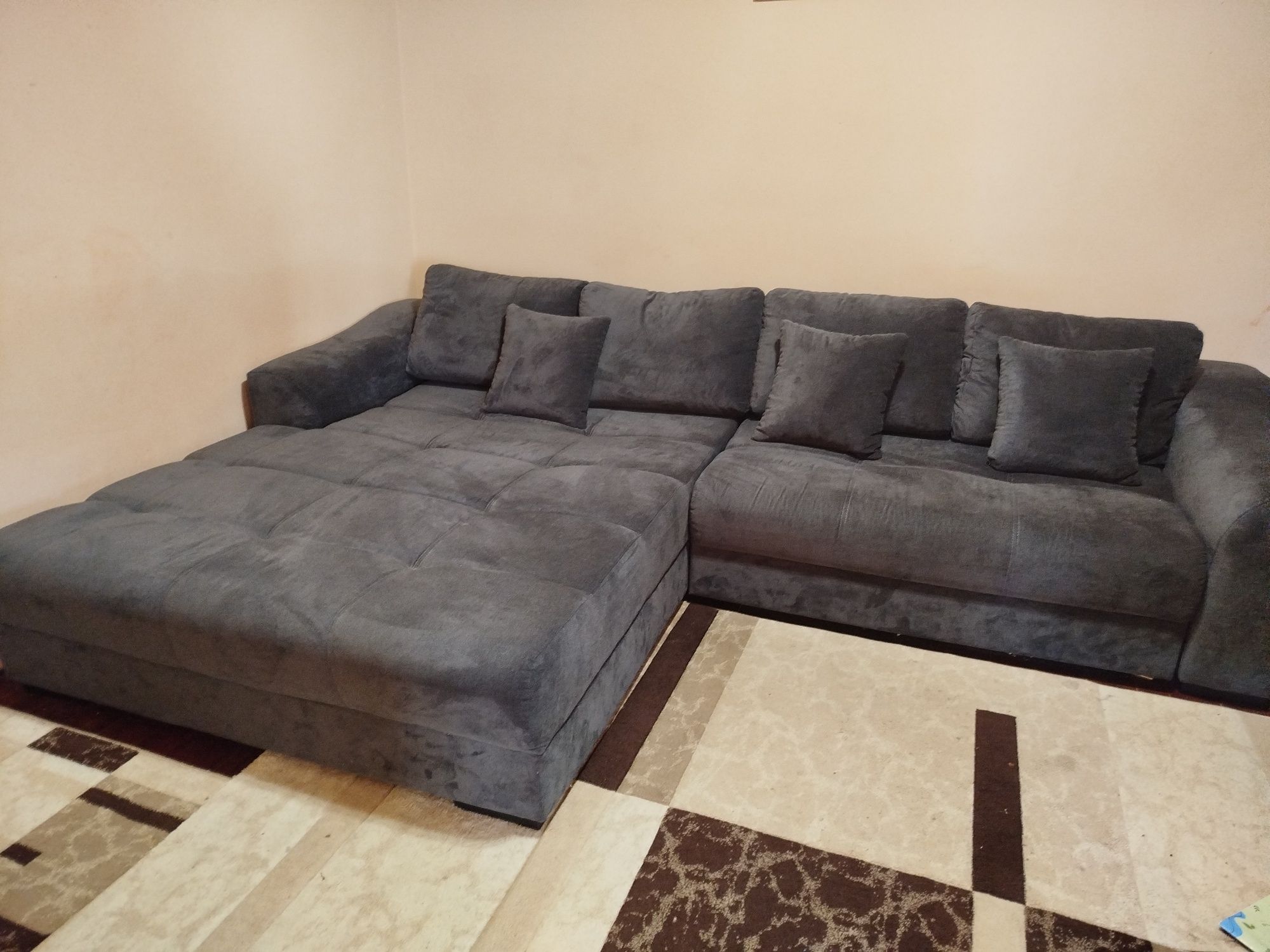Vând colțar living extensibil pe dreapta