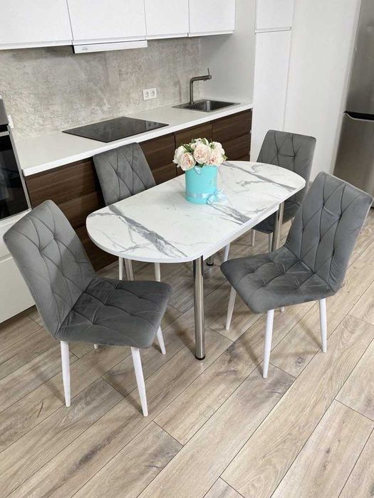 Отдам стол и стулья