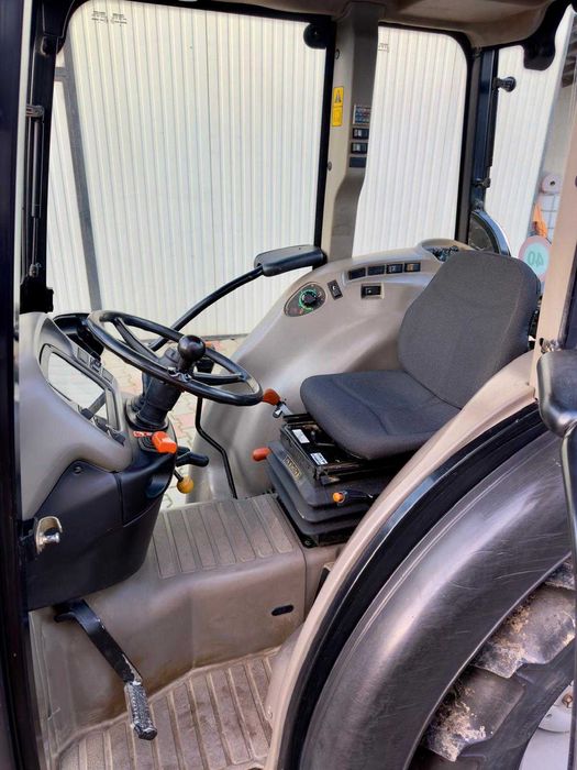 Tractor pentru vie viticol Case JX1070 V an 2007 4x4 72 CP 3.080 ore