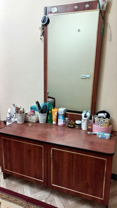 Трюмо   сотилади