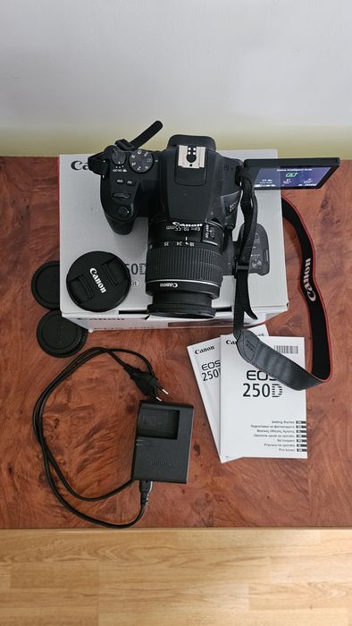 Aparat foto Canon EOS 250D cu obiectiv EF-S 18-55mm