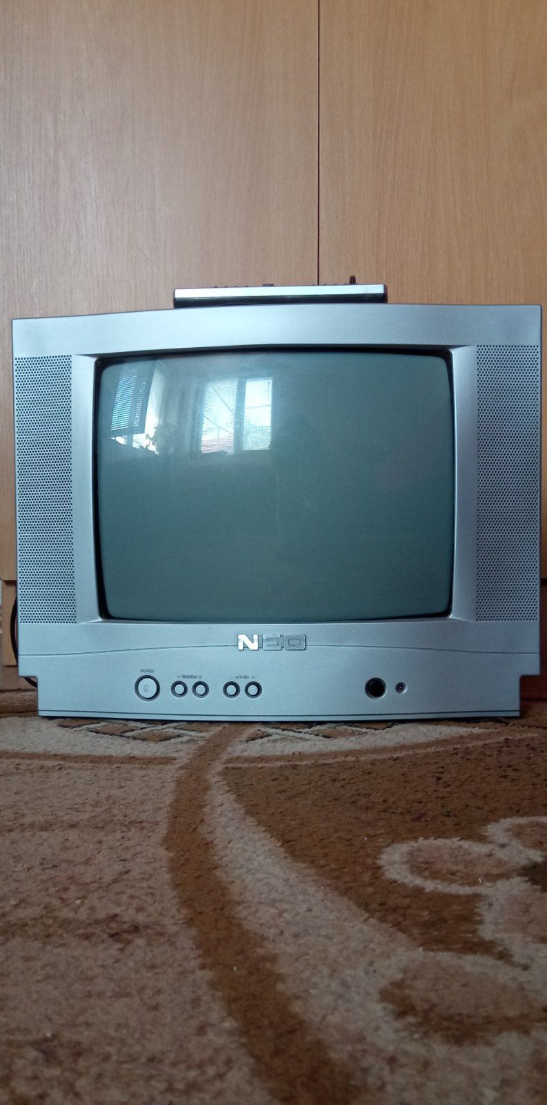 Цветен телевизор "Neo" - 14 инча с кинескоп