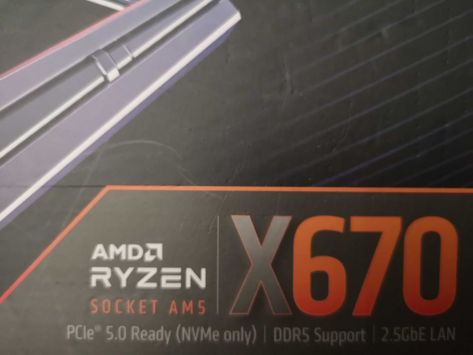 Aorus x670 Gaming motherboard дъно