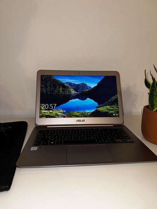 Laptop Asus ZenBook UX306U ultra slim functionare perfecta