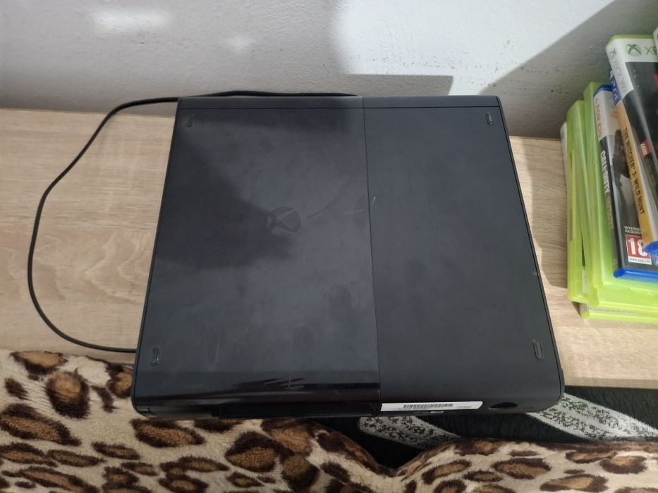 Xbox 360 E in stare bună