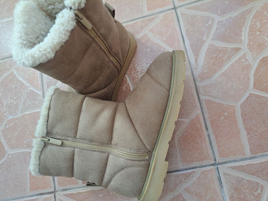 UGG Zara mărimea 38