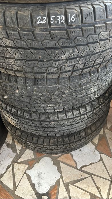 Почти новый покрышка R16