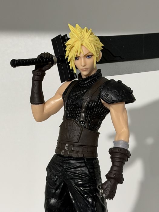Final Fantasy 7 figure