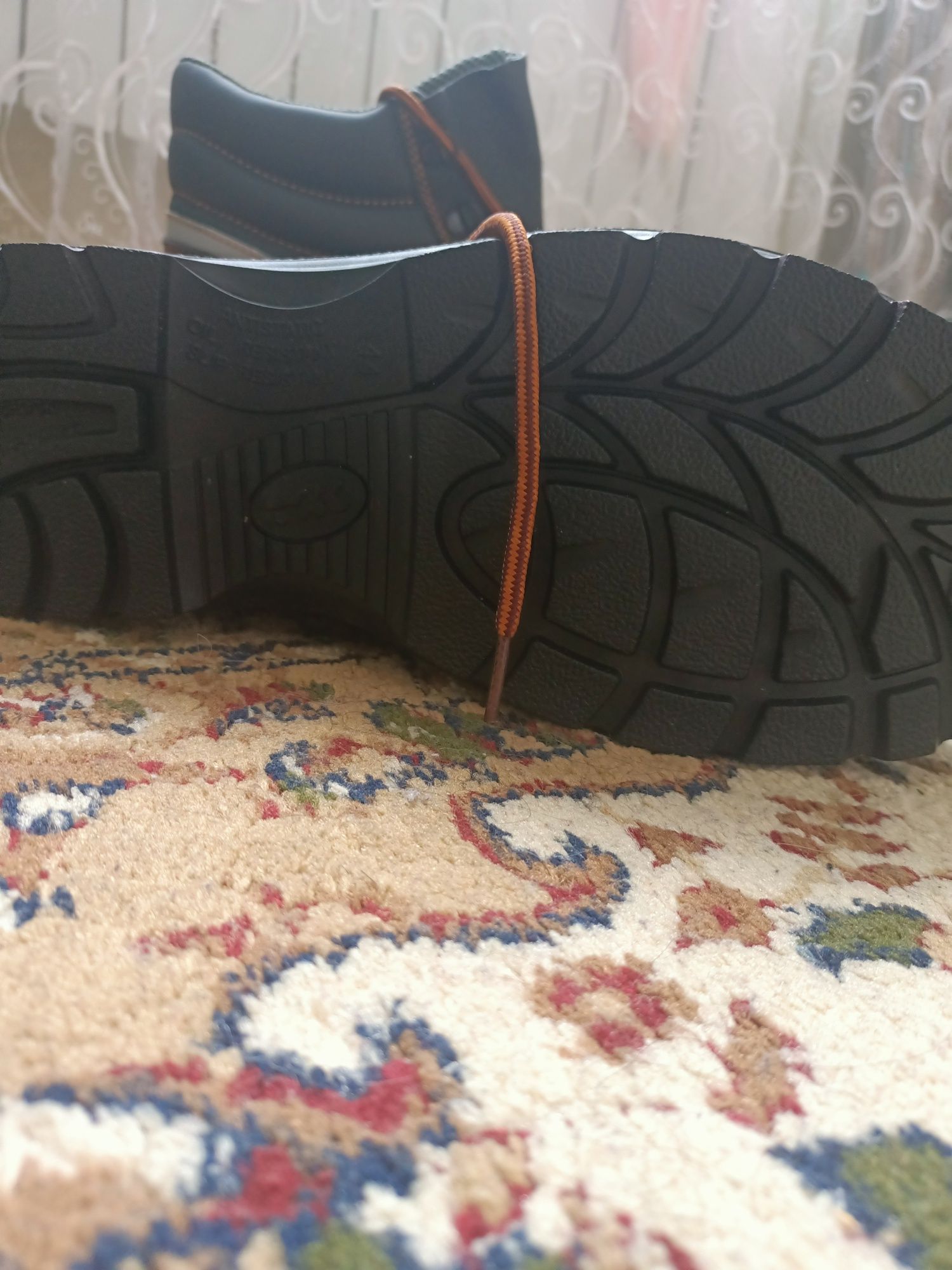 Продам ботинки, зимние и летние